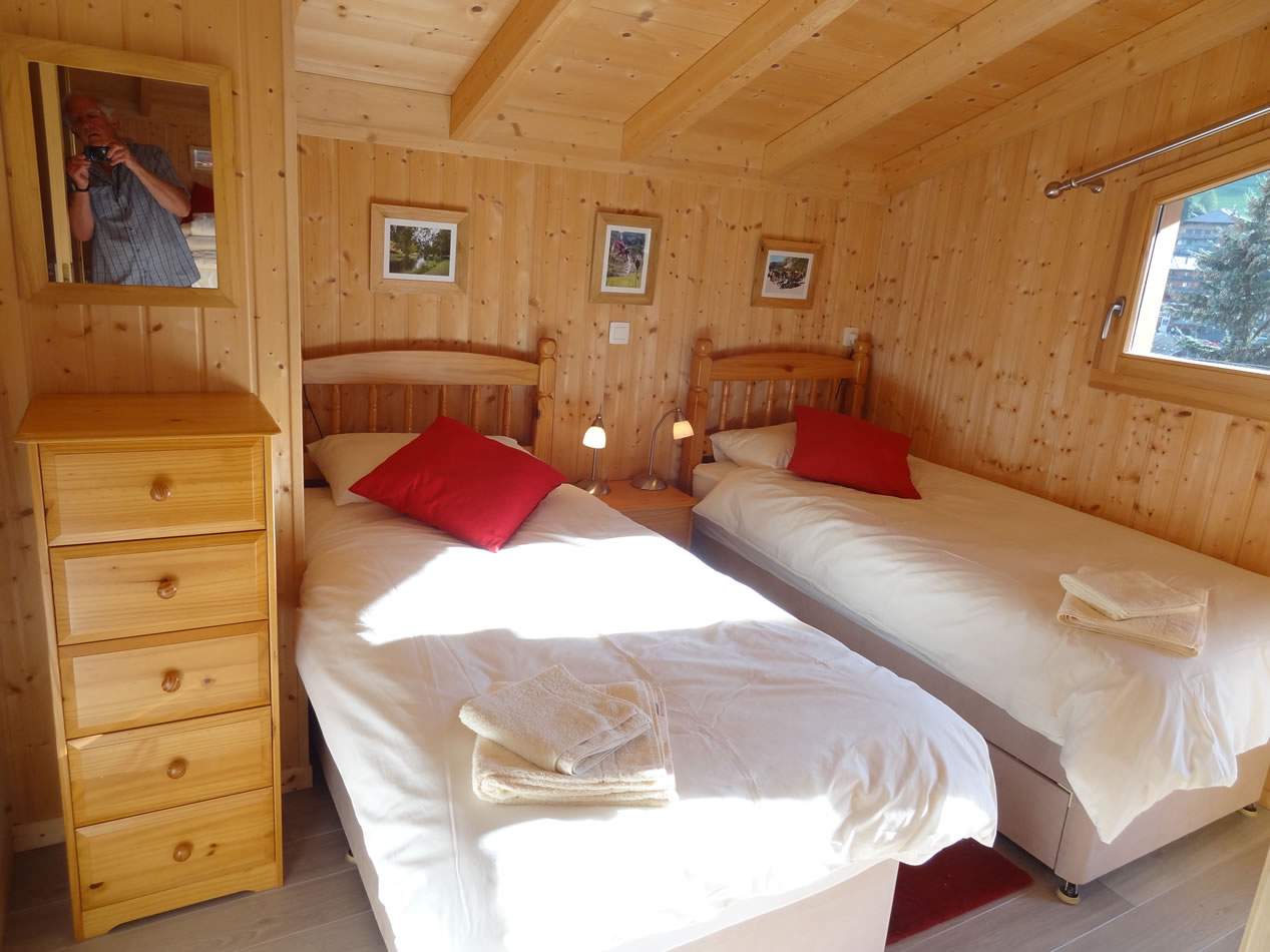 Chalet Chanterelle upper floor front twin bedroom